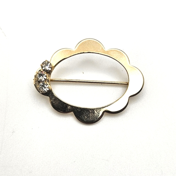 ๐ข3/$19๐ข Yellow Gold Minimalist Brooch with Rhinestone Accents Vintage - Picture 1 of 6